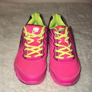 NWOT Fila Women Shoes (Size: 6)